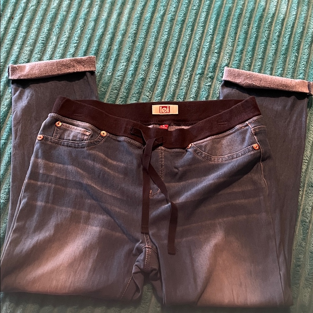 LEI stretch crop Jeans in distressed